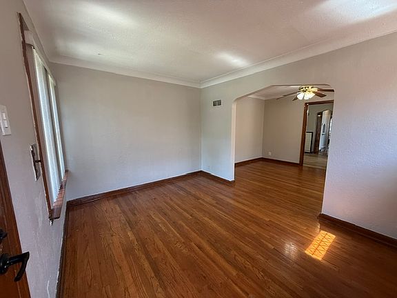 5th image of 3438 Lawn Ave