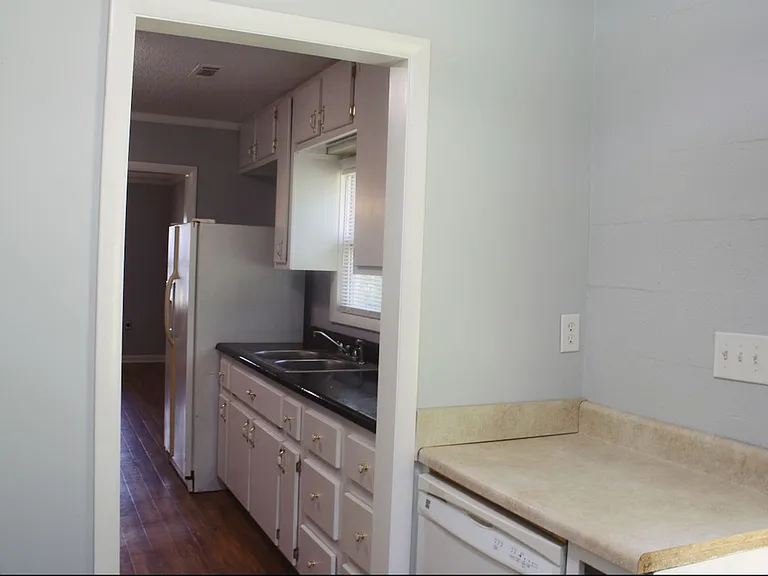 1138 Whittle Dr SW #B — Photo 4