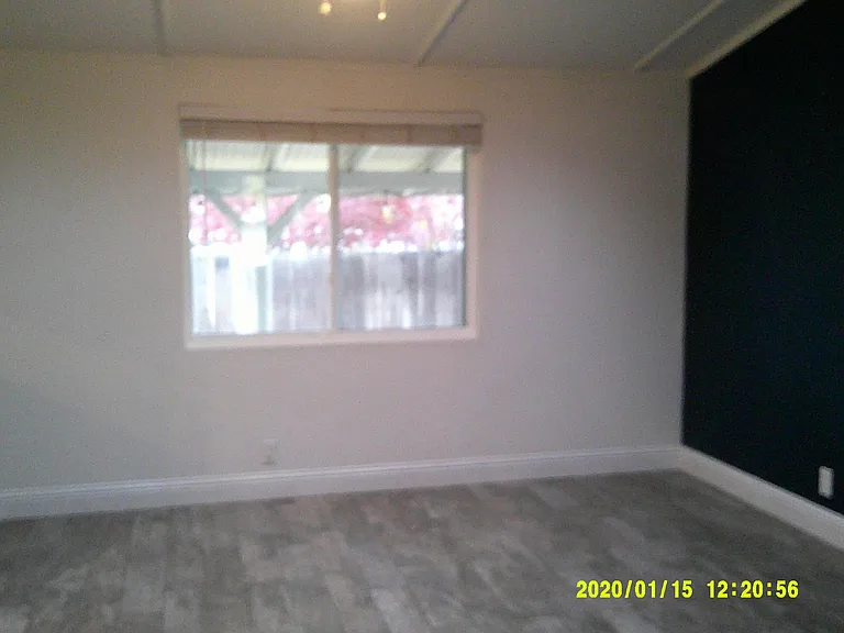 945 Davis St — Photo 6