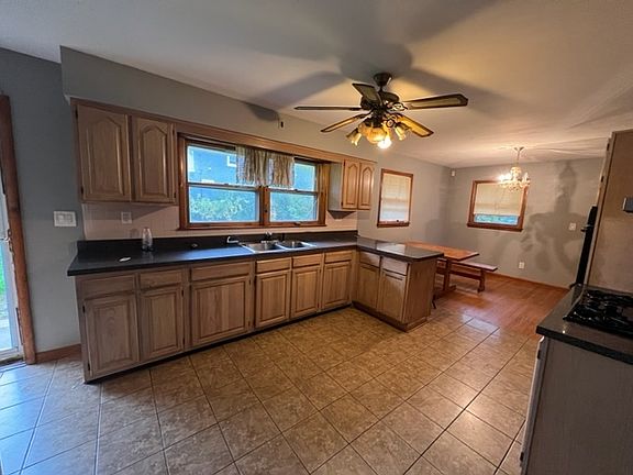 3rd image of 2101 Ezra Ave