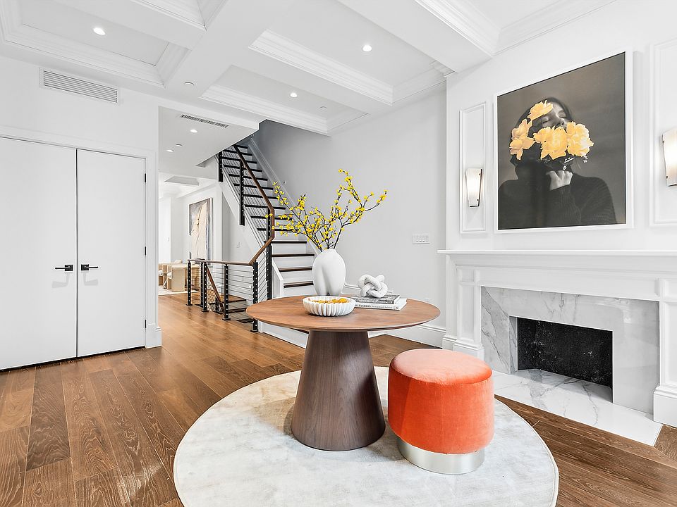 1st image of 47 W 94th St