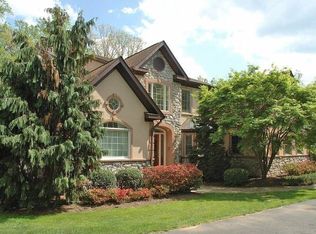 12389 Falkirk Dr, Fairfax, VA 22033