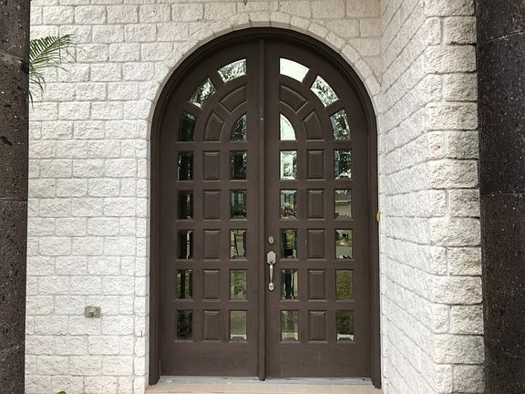 4th image of 1026 Loyola Dr