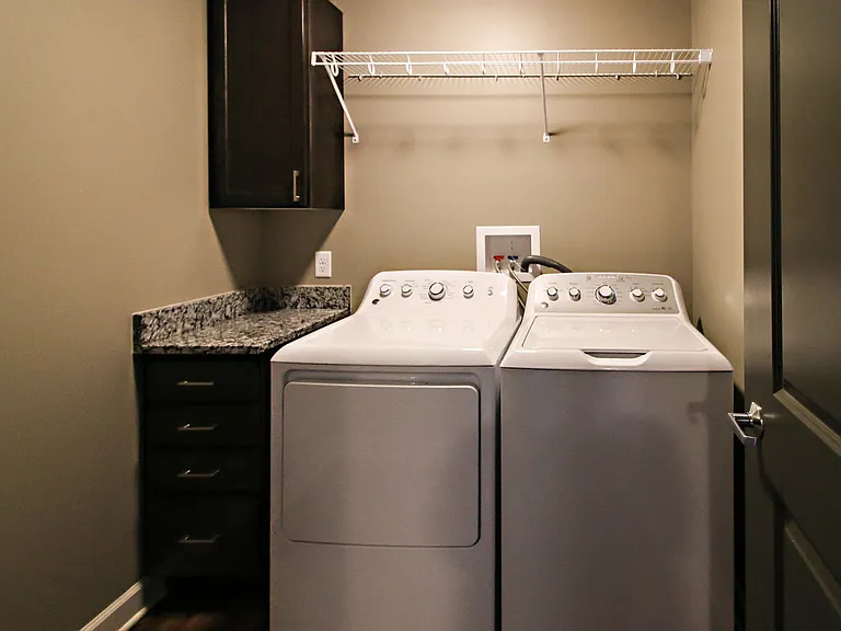 Summit Falls Apartments & Townhomes — Photo 38