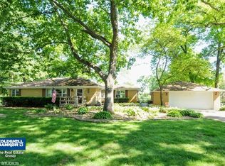 27W722 Hickory Ln, Northwoods, IL 60185