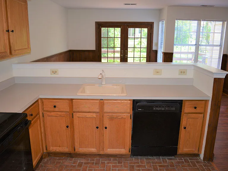 361 Kent Ln — Photo 12