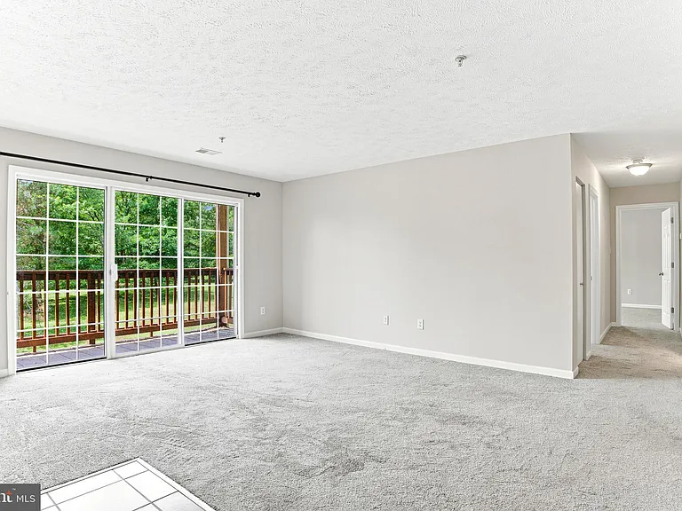 127 Brookland Ter #8 — Photo 4