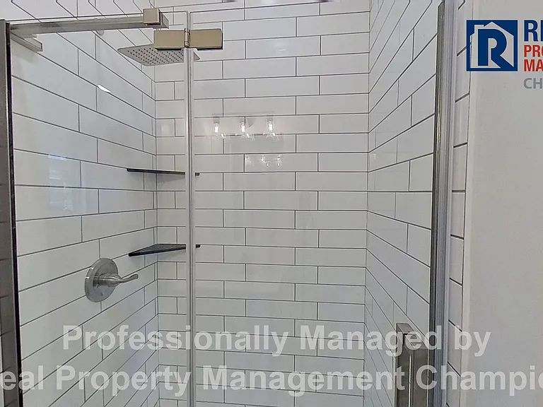 1109 Dock St — Photo 10