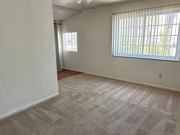 Master Bedroom w/ensuite bathroom