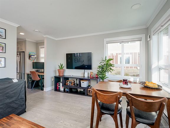 3rd image of 3248 Sherman Rd #105