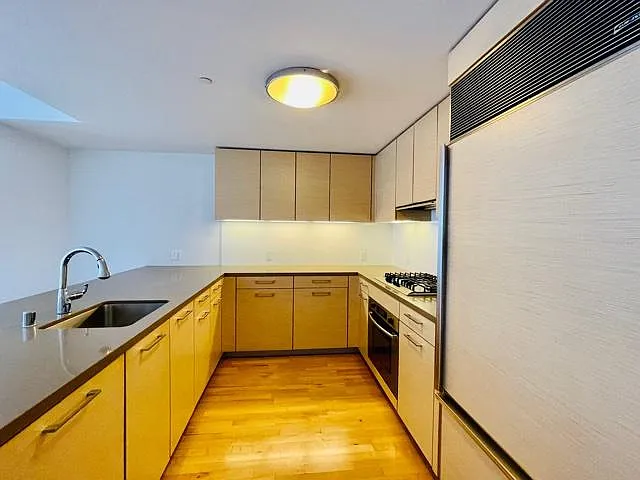 301 Mission St #3J — Photo 4