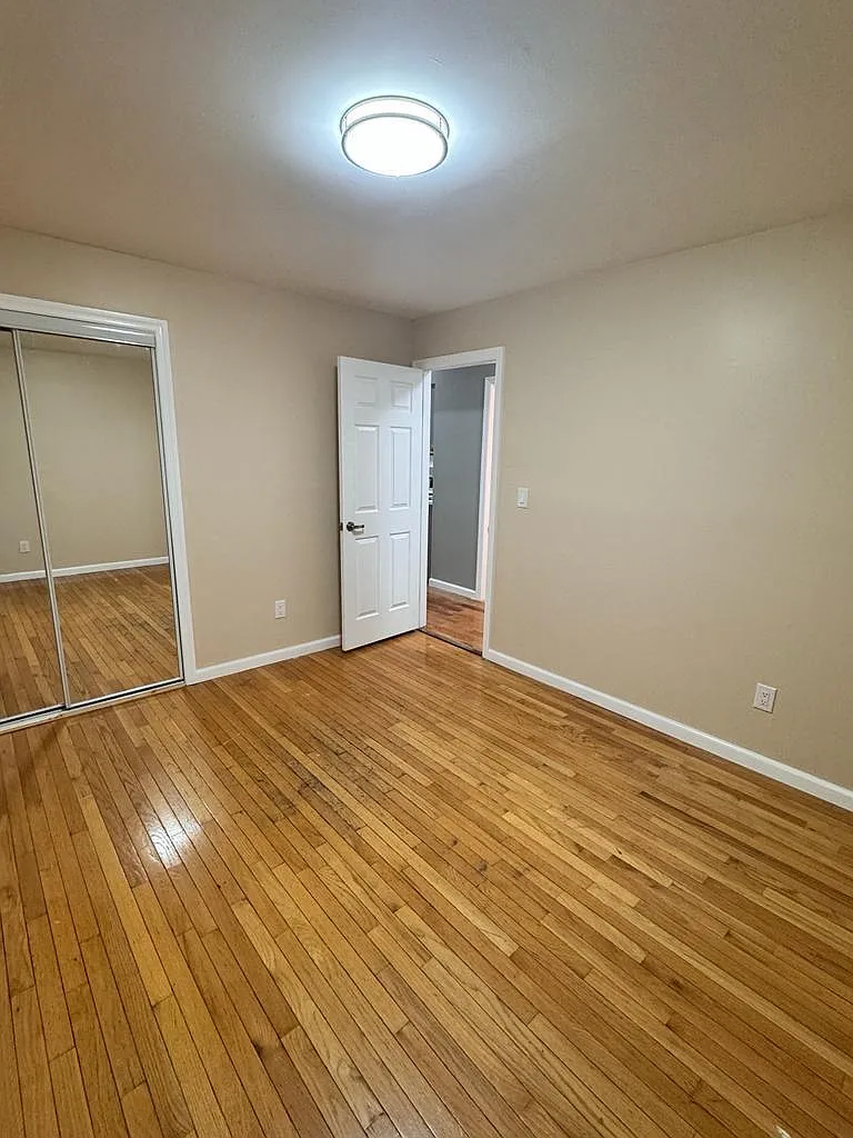 2 Westminster Ln — Photo 4