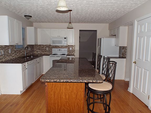 3rd image of 2132 Wagontrail Dr