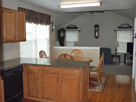 4th image of 14 Lochview Dr