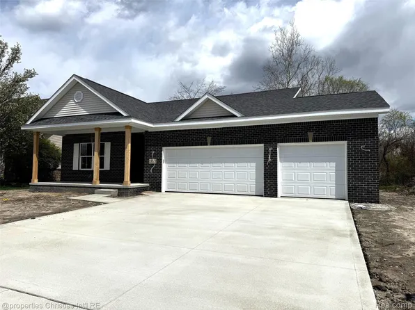 23227 Waterview Dr, New Boston, MI 48164
