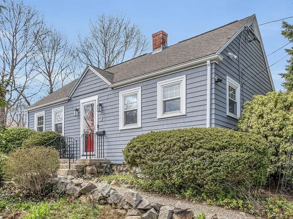 2 Dodds Ln, Rockport, MA 01966