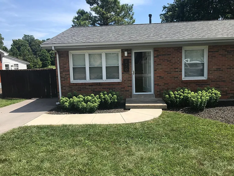 870 Johnsdale Dr — Photo 2