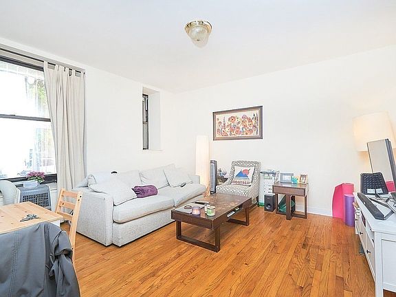4th image of 300 Manhattan Ave #1G