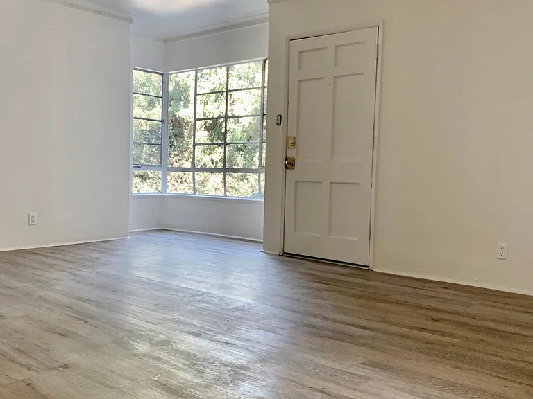 4172 Somerset Dr — Photo 2