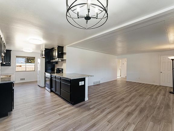 Open floorplan with island barstool space