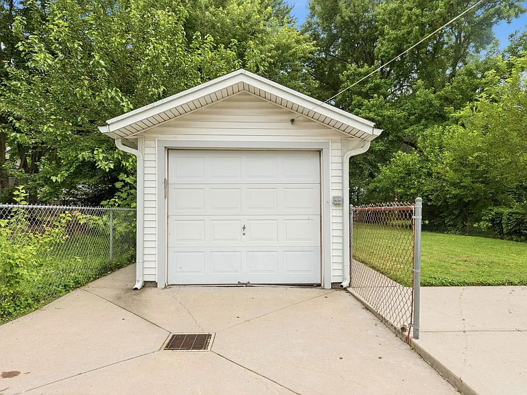 3713 Frances Ave — Photo 53