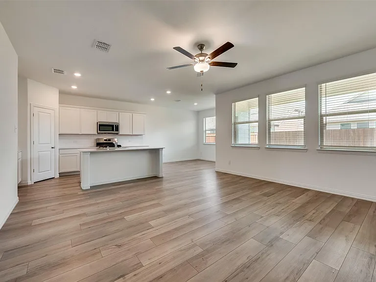 1109 Sassafras Dr — Photo 8