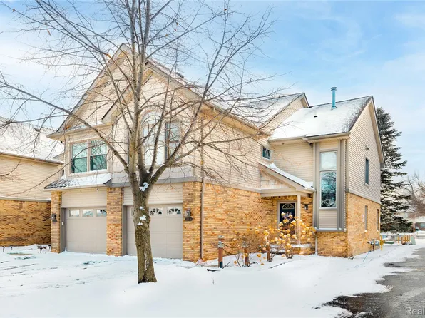 27824 Reo Rd, Grosse Ile, MI 48138