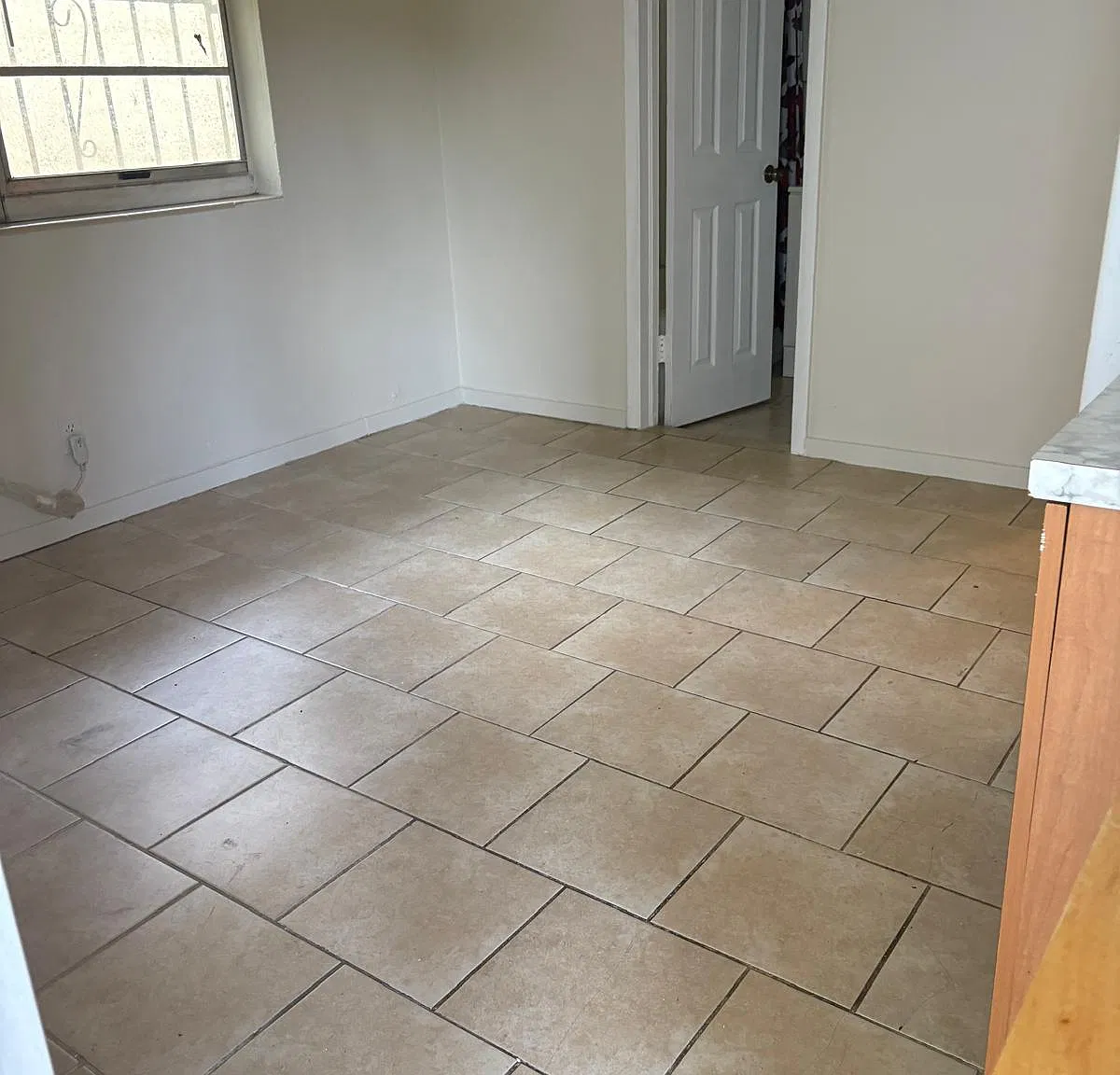 Studio, 350 sqft, $1,100 — Photo 2