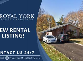 858 Chapleau Dr #2, Pickering, ON L1W1P4