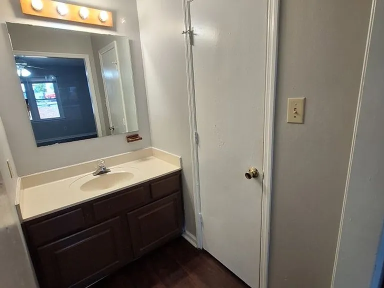110 Bruce Ln — Photo 6