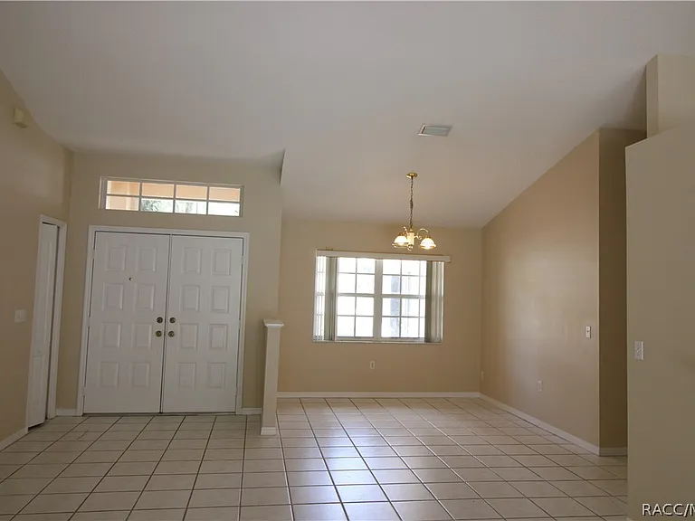 2864 N Churchill Way — Photo 3