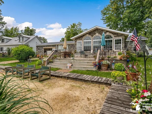 223 Lake View Dr, Hudson, MI 49247