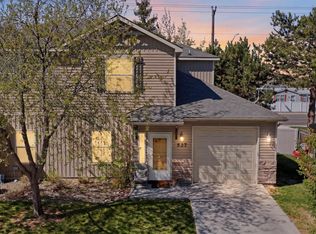 527 S Blue Pine Ln, Boise, ID 83709