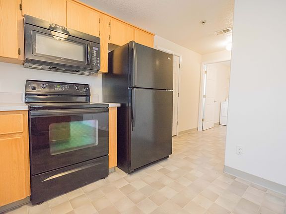 5th image of 2400 NE 79th Ct