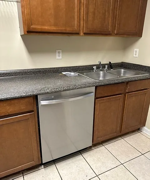 323 Carriage Ln #A — Photo 8