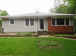 35 Pollys Ln, Uncasville, CT 06382