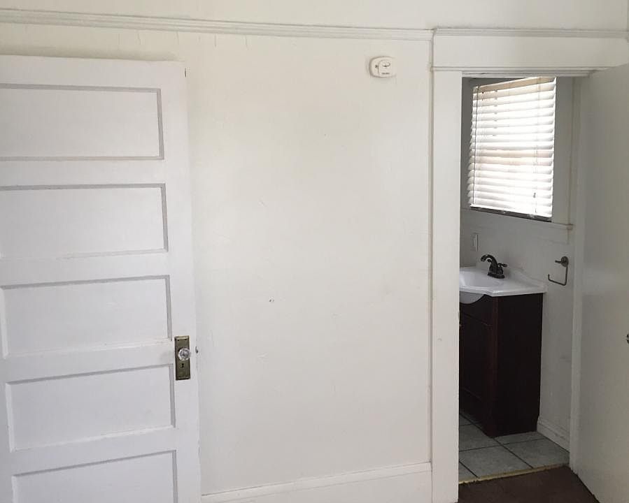 2nd image of 302 E Hampton St
