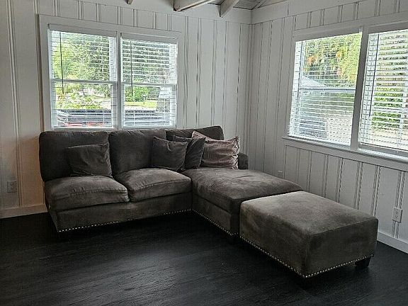 5th image of 2492 NE Pine Avenue