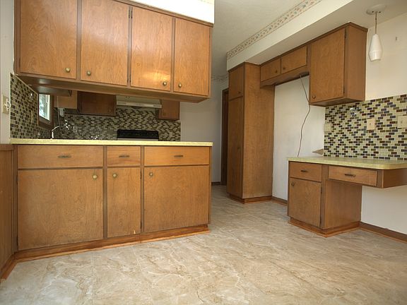 3rd image of 7421 Lexington Ave