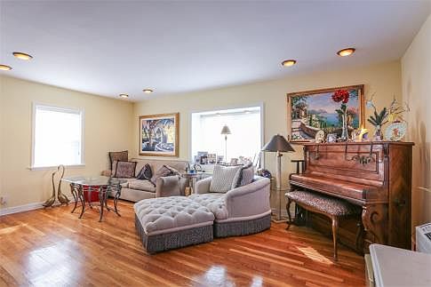 2nd image of 21104 Richland Ave