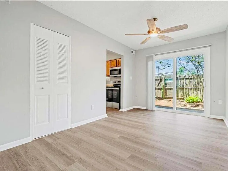 3500 Warwick Dr #27 — Photo 5