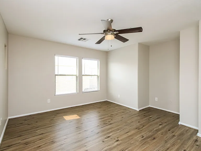 3344 E Franklin Ave — Photo 9