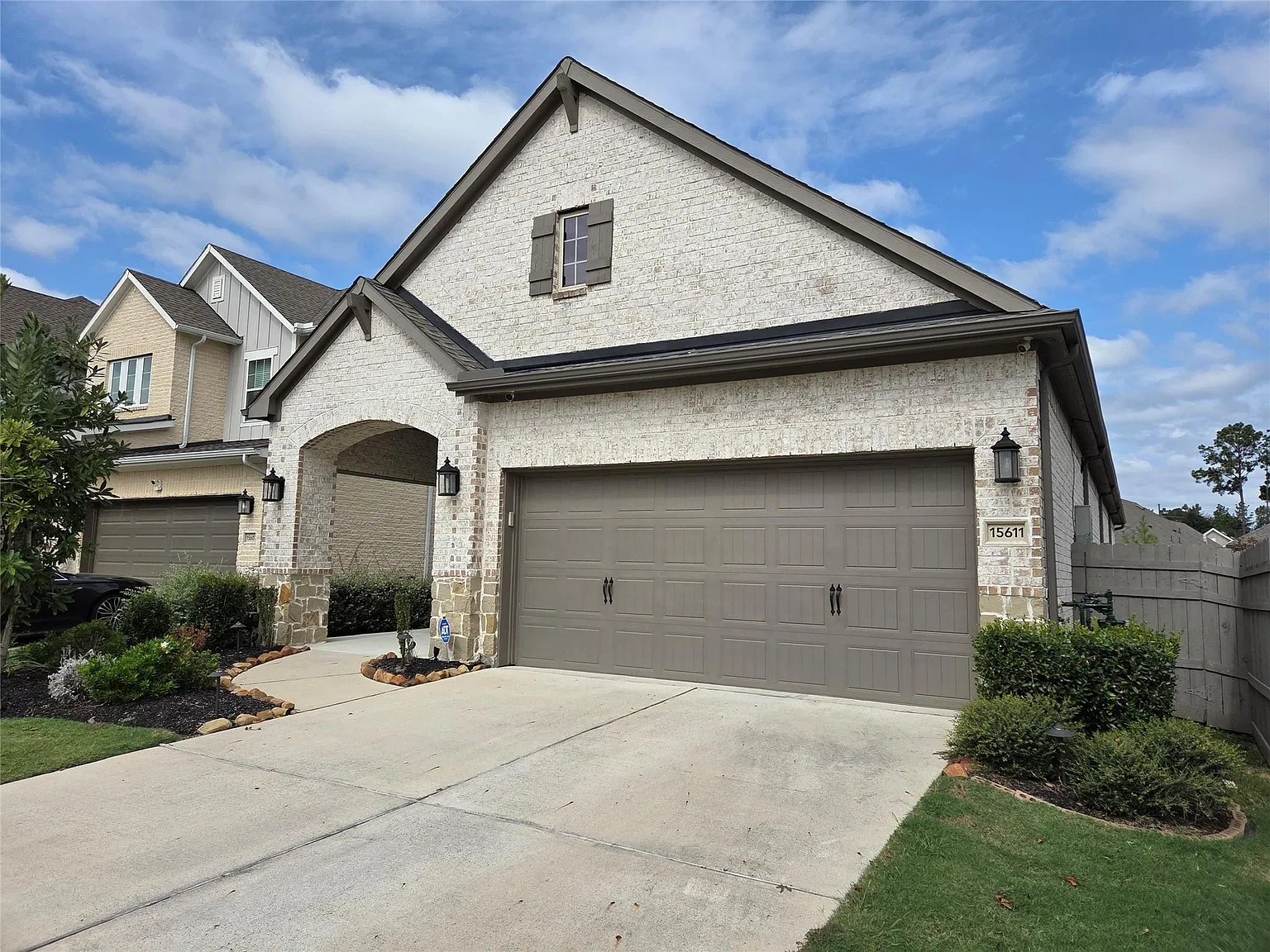 3 bed, 2.0 bath, 1871 sqft, $3,000 — Photo 2