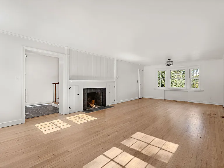 154 N Franklin Tpke — Photo 3