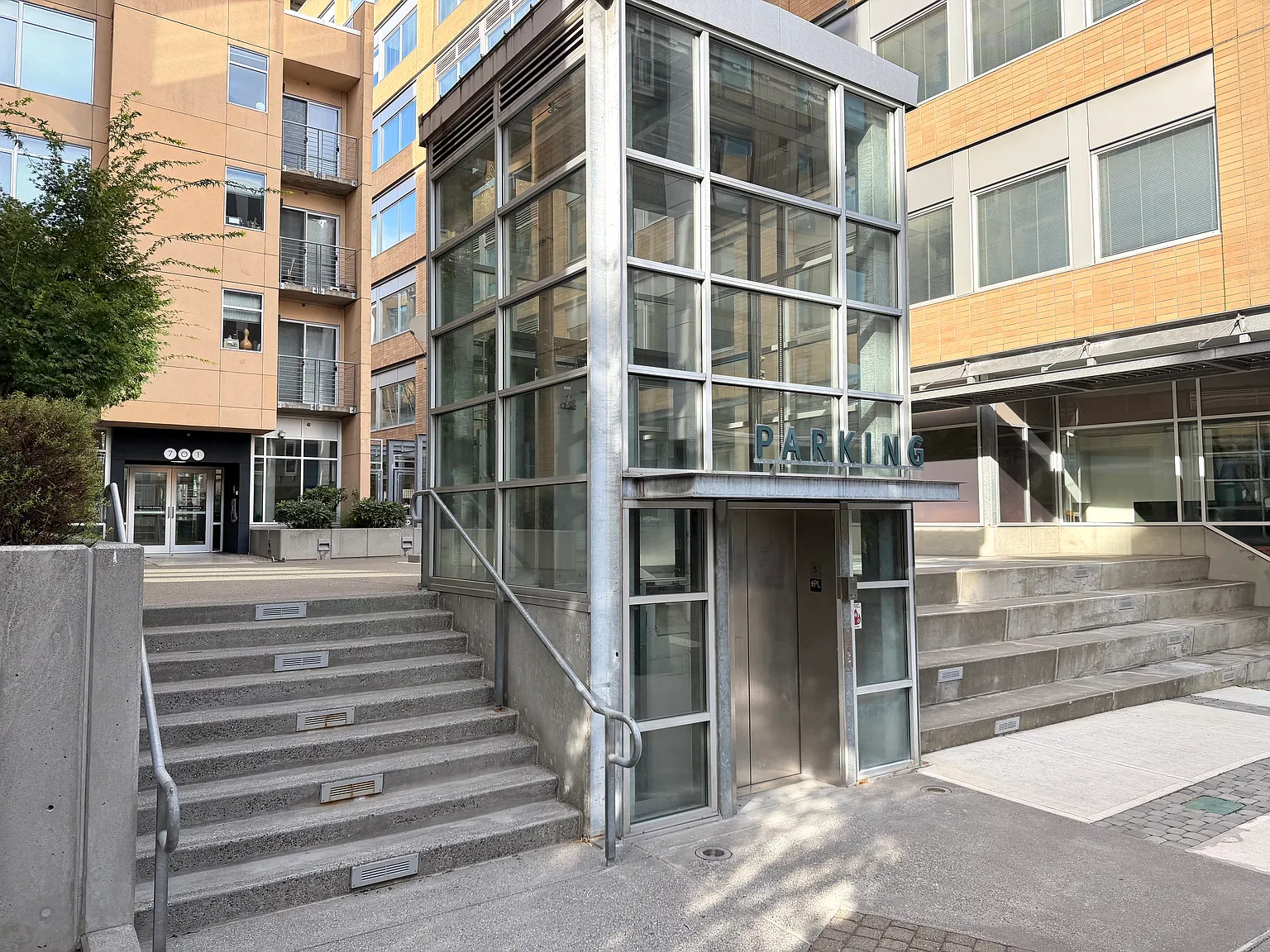 1 bed, 665 sqft, $1,696 — Photo 1