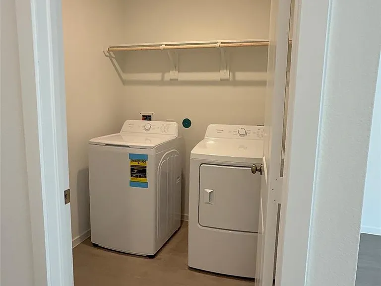 327 Parkin Ct — Photo 20