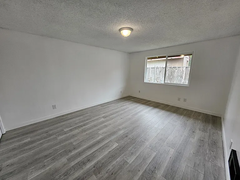 404 SW 1st St #6 — Photo 13