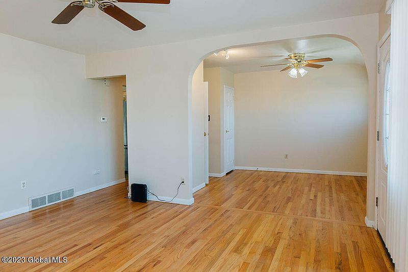 4th image of 35 Harold Avenue