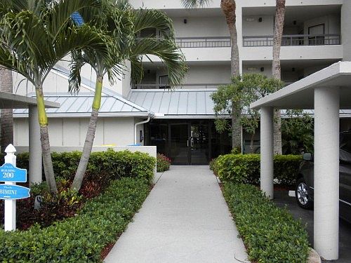 4th image of 231 Bay Colony Dr N