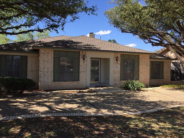 1st image of 2701 Oakwood Dr